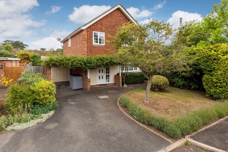 4 bed detached house for sale in Pine Dean, Great Bookham, Bookham, Leatherhead KT23, £899,950