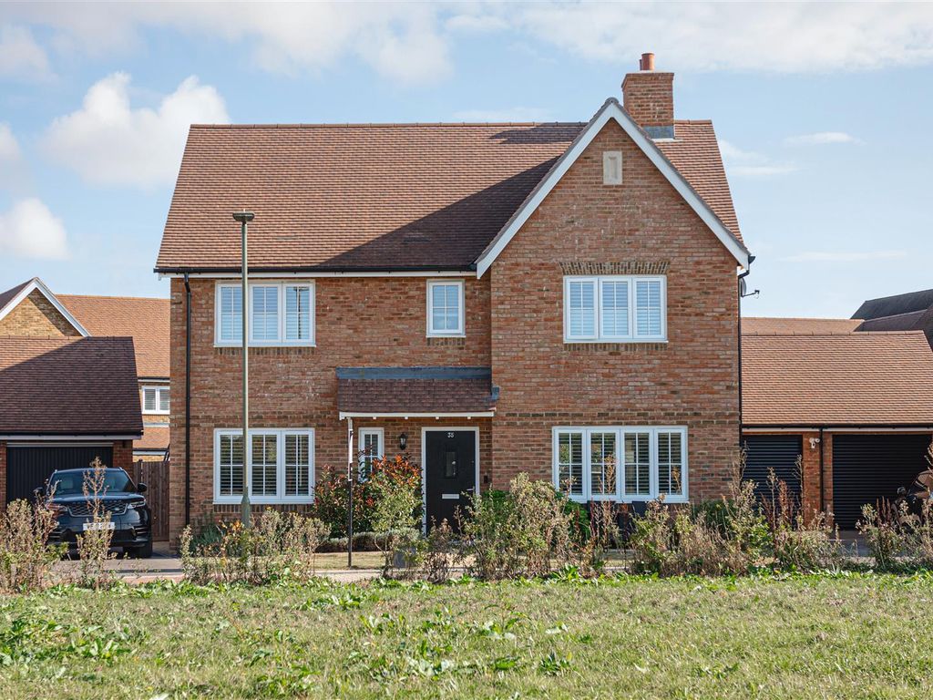 4 bed property for sale in Denshire Field, Horley RH6, £750,000