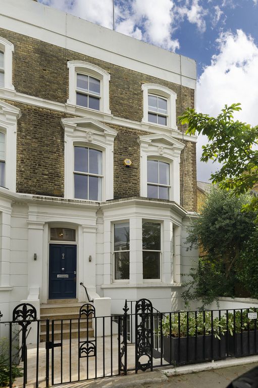 3 bed flat for sale in Stratford Road, London W8, £2,195,000