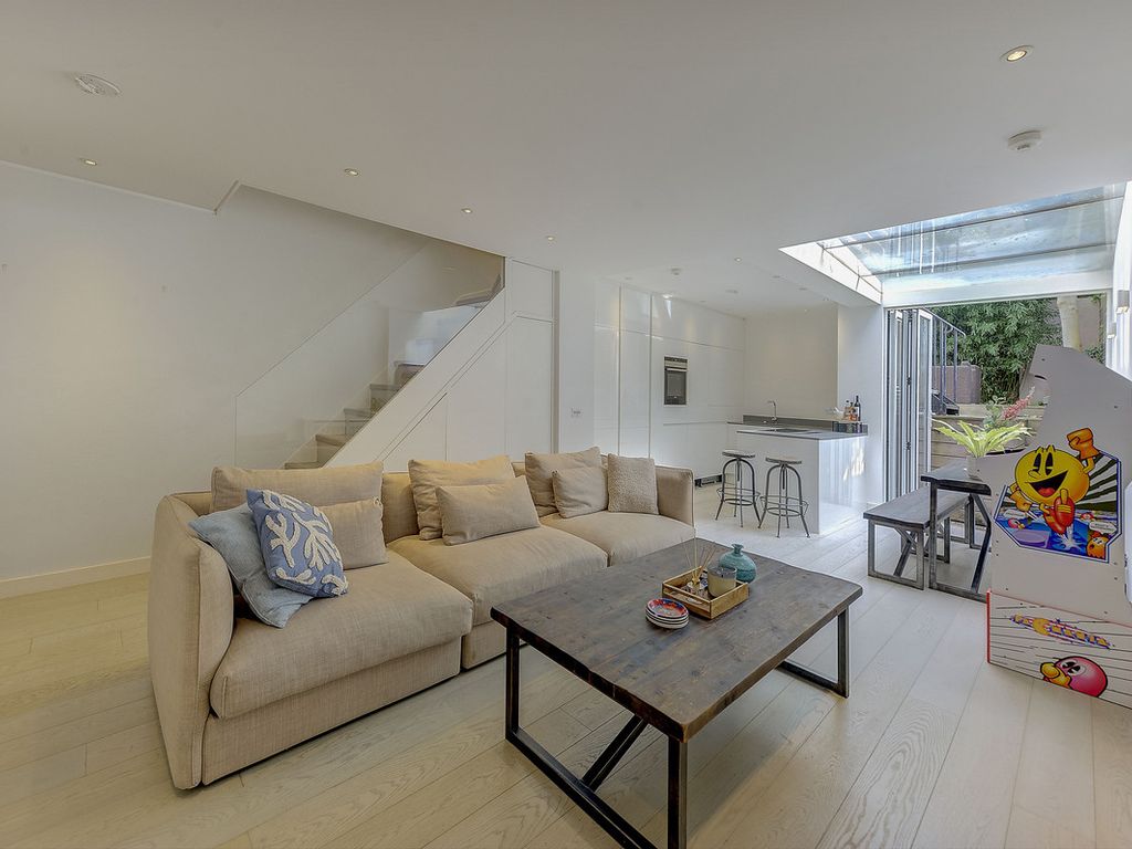 3 bed flat for sale in Stratford Road, London W8, £2,195,000