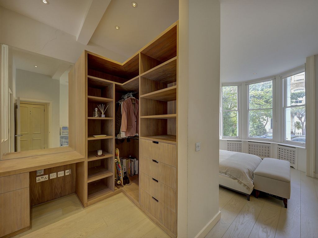 3 bed flat for sale in Stratford Road, London W8, £2,195,000