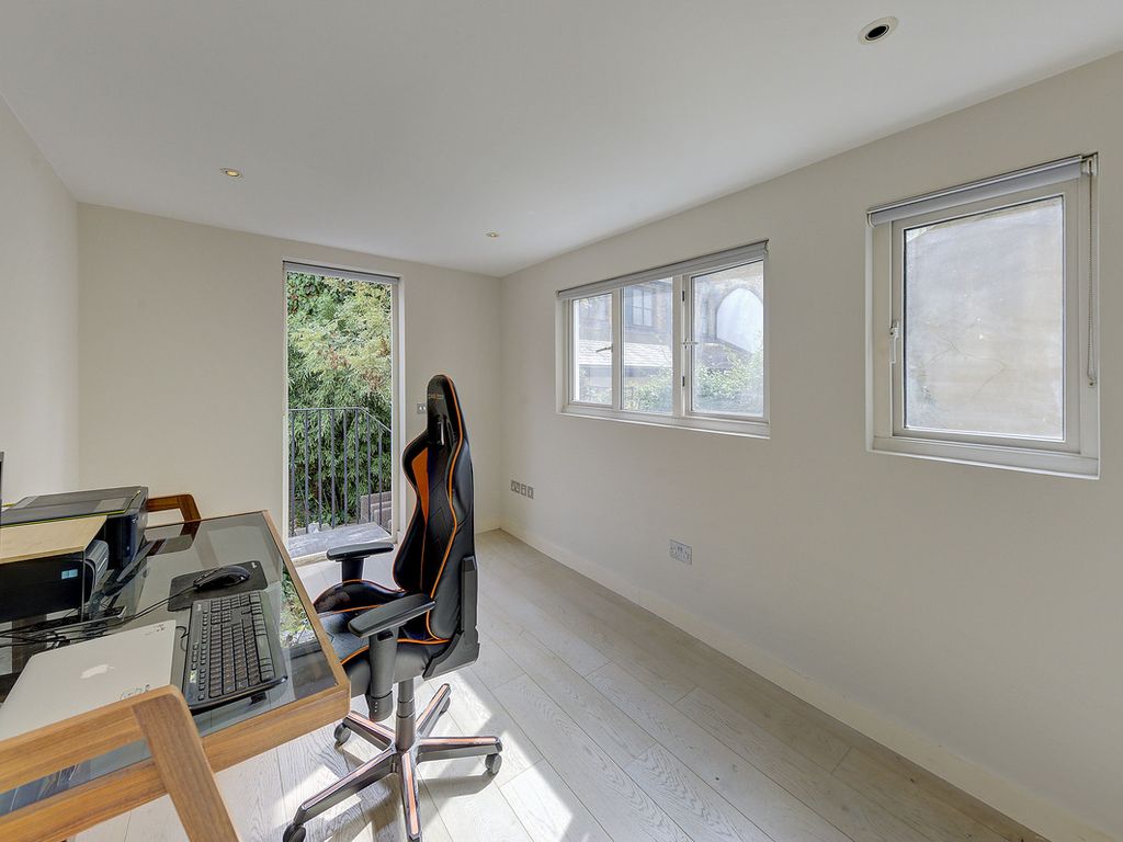 3 bed flat for sale in Stratford Road, London W8, £2,195,000