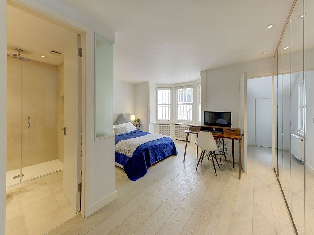 3 bed flat for sale in Stratford Road, London W8, £2,195,000