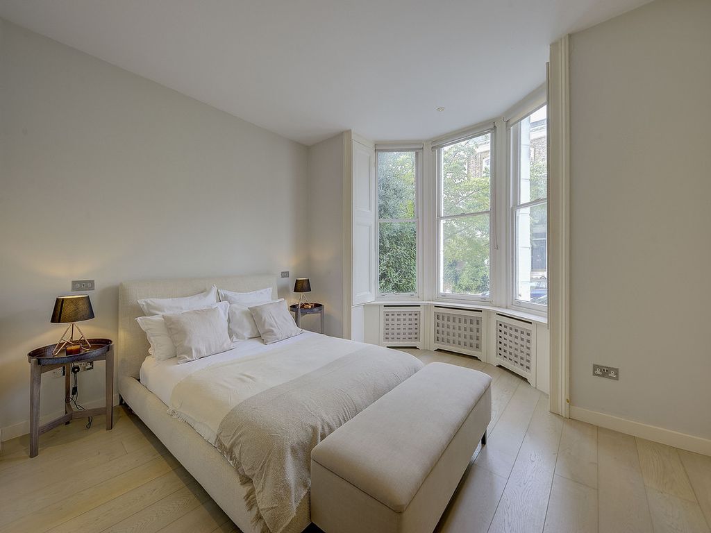 3 bed flat for sale in Stratford Road, London W8, £2,195,000