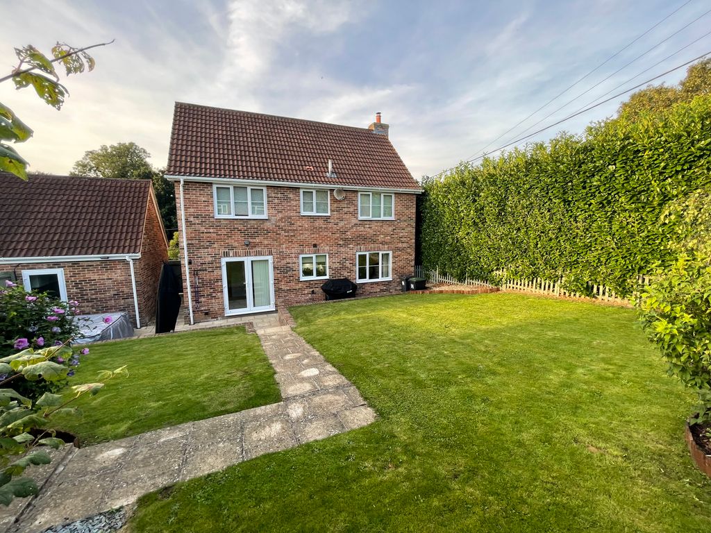 4 bed detached house for sale in Offton, Ipswich, Suffolk IP8, £375,000