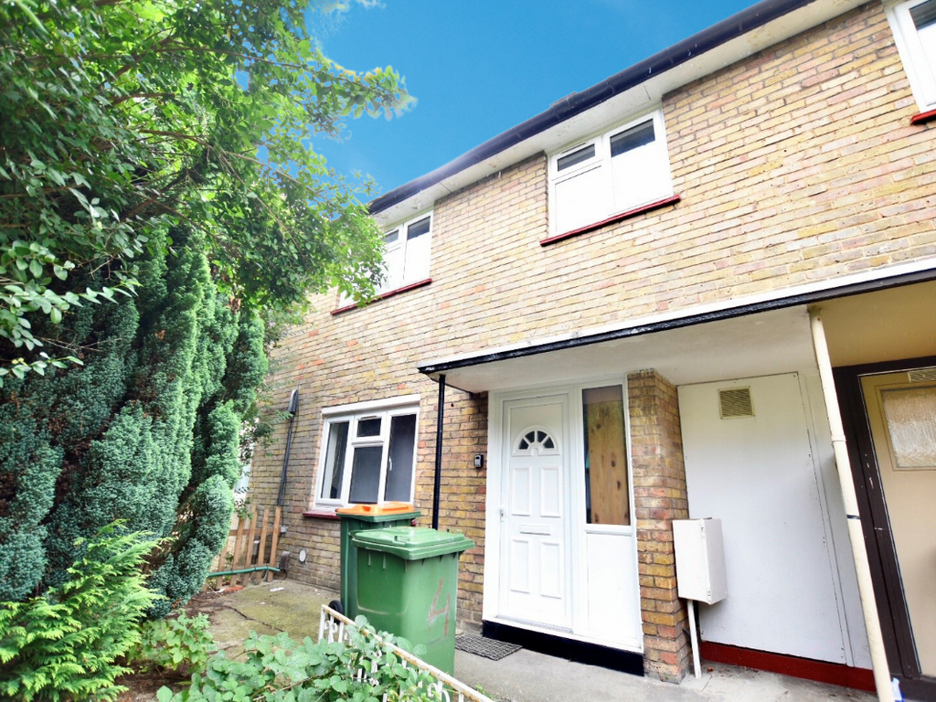 3 bed terraced house for sale in Thorne Close, Canning Town E16, £475,000