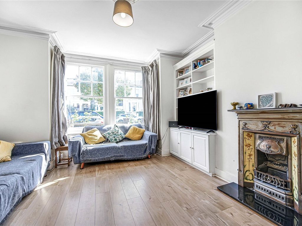 3 bed maisonette for sale in Dornton Road, London SW12, £750,000