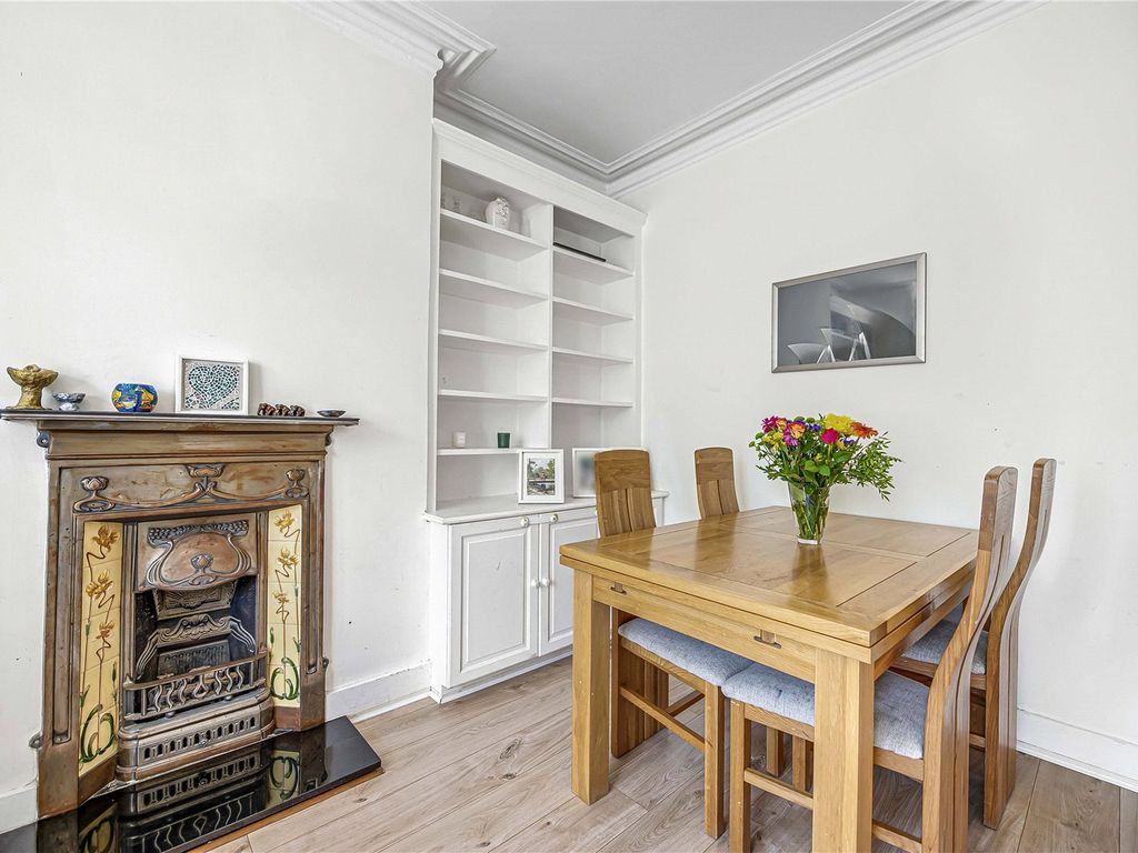 3 bed maisonette for sale in Dornton Road, London SW12, £750,000