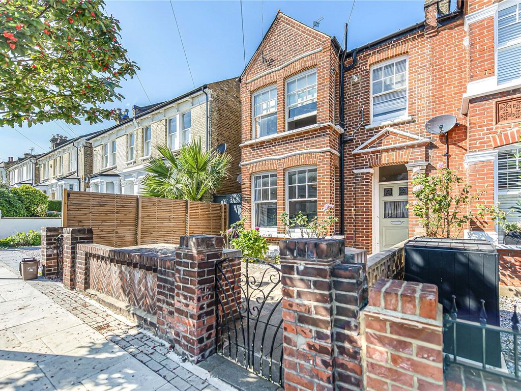 3 bed maisonette for sale in Dornton Road, London SW12, £750,000