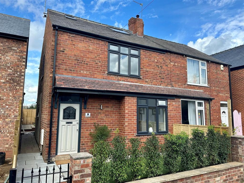 4 bed property for sale in Poplar Street, York YO26, £350,000