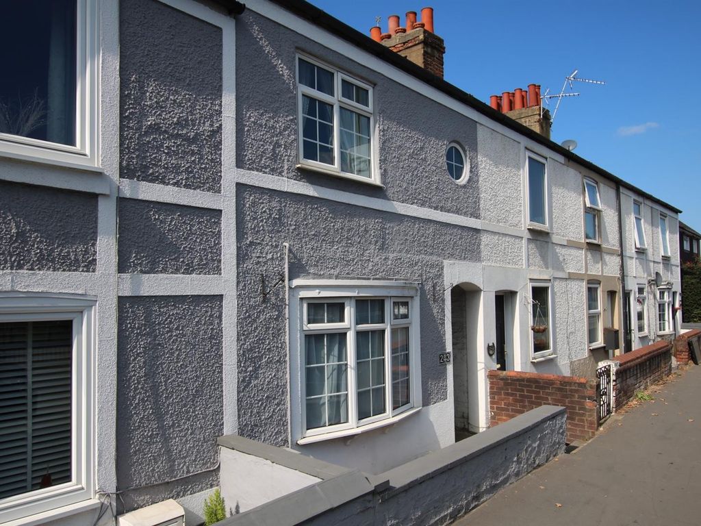 2 bed property for sale in Kingston Road, Leatherhead KT22, £379,950