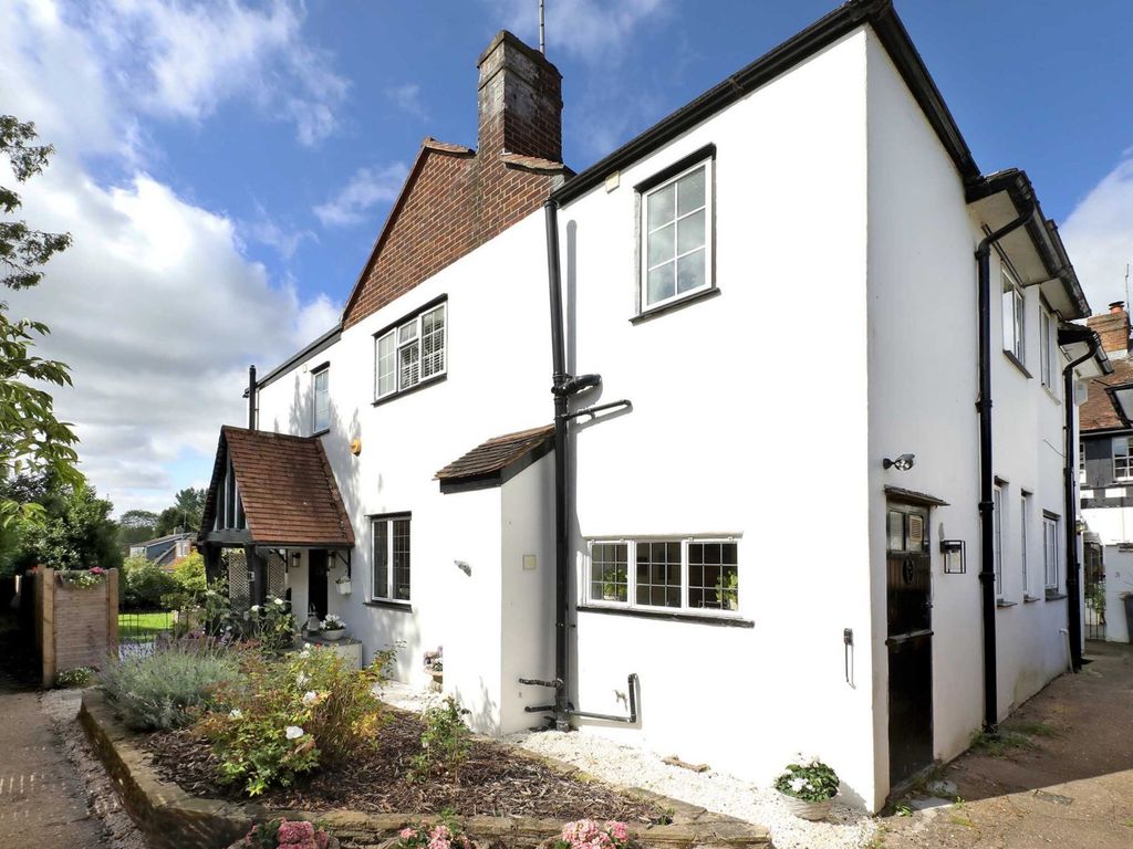 3 bed semi-detached house for sale in Elm Lane, Bourne End SL8, £695,000
