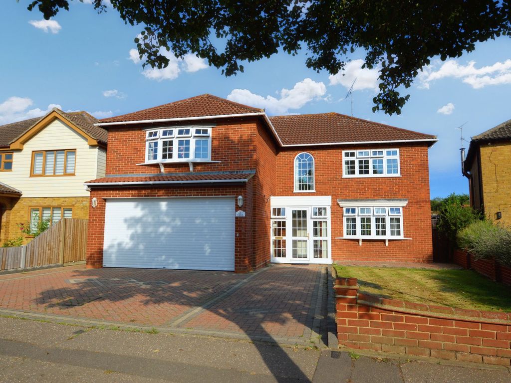 5 bed detached house for sale in Bishopsteignton, Shoeburyness SS3, £725,000