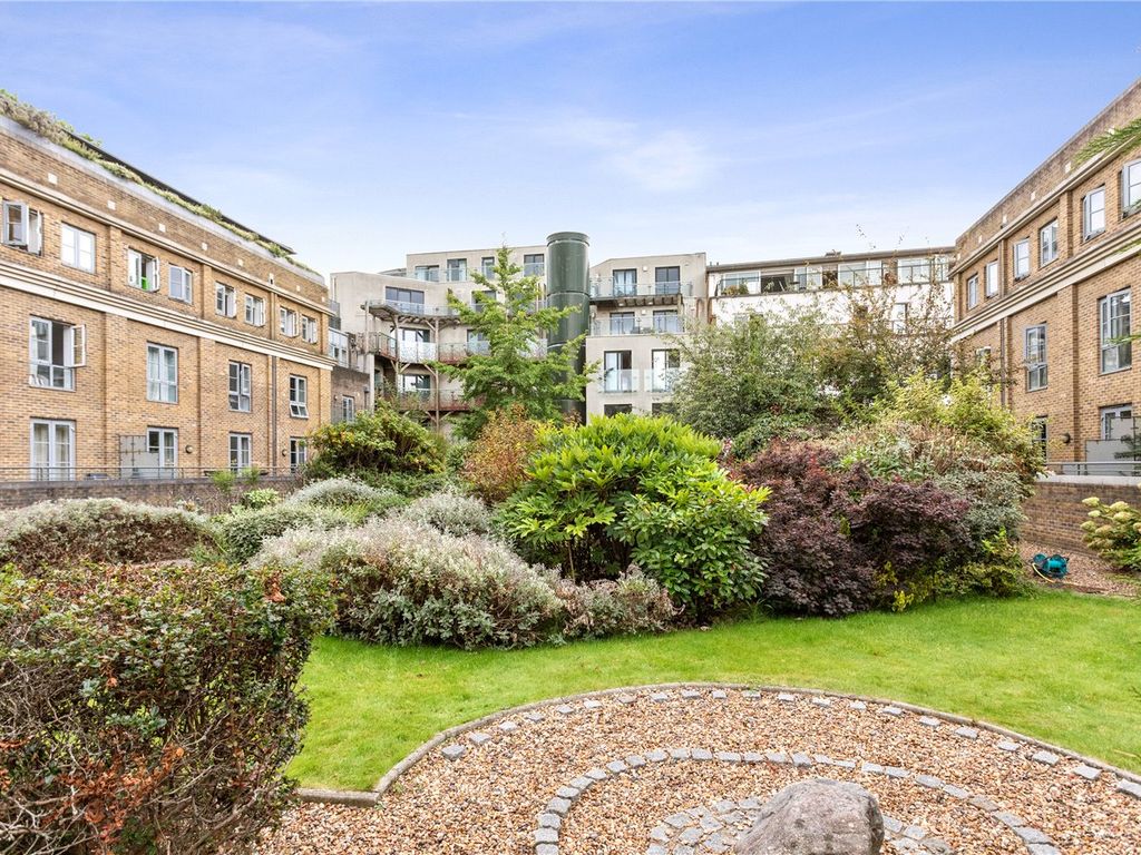 2 bed flat for sale in Anderson Square, Islington, London N1, £650,000