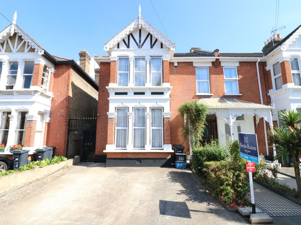 4 bed semi-detached house for sale in Airlie Gardens, Ilford IG1, £775,000