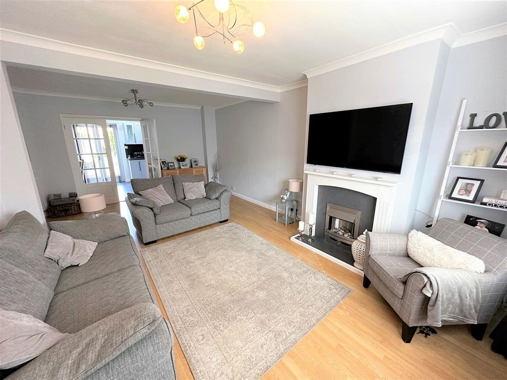 3 bed end terrace house for sale in Northumberland Crescent, Feltham TW14, £525,000