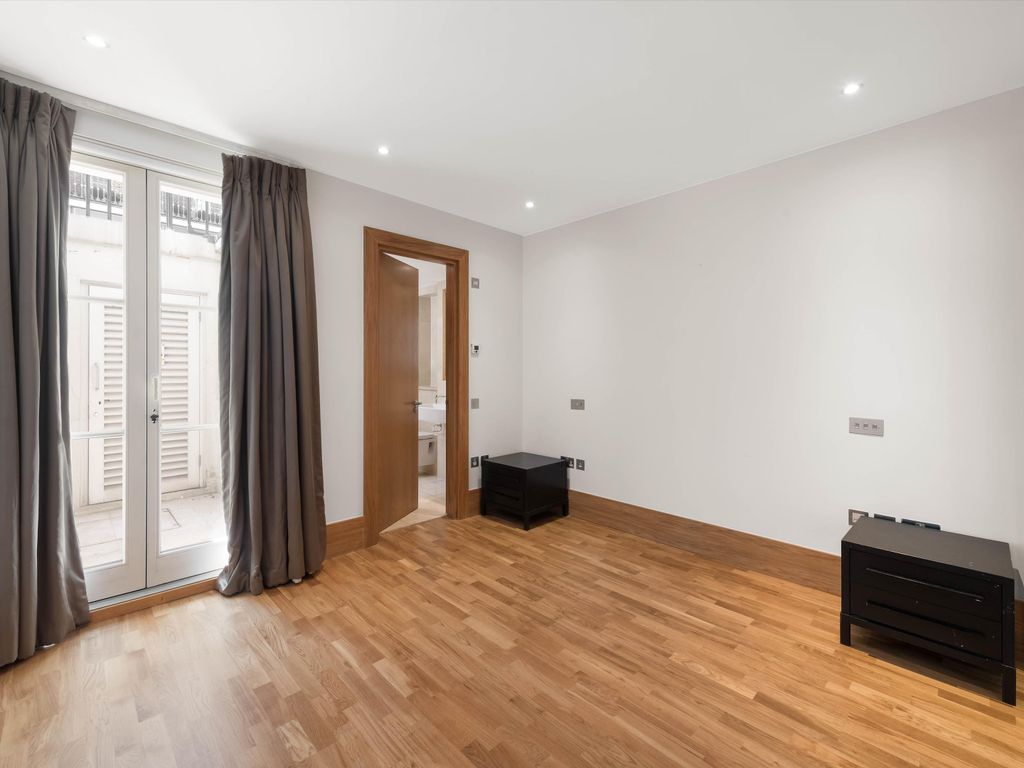 2 bed flat for sale in Pont Street, London SW1X, £1,200,000