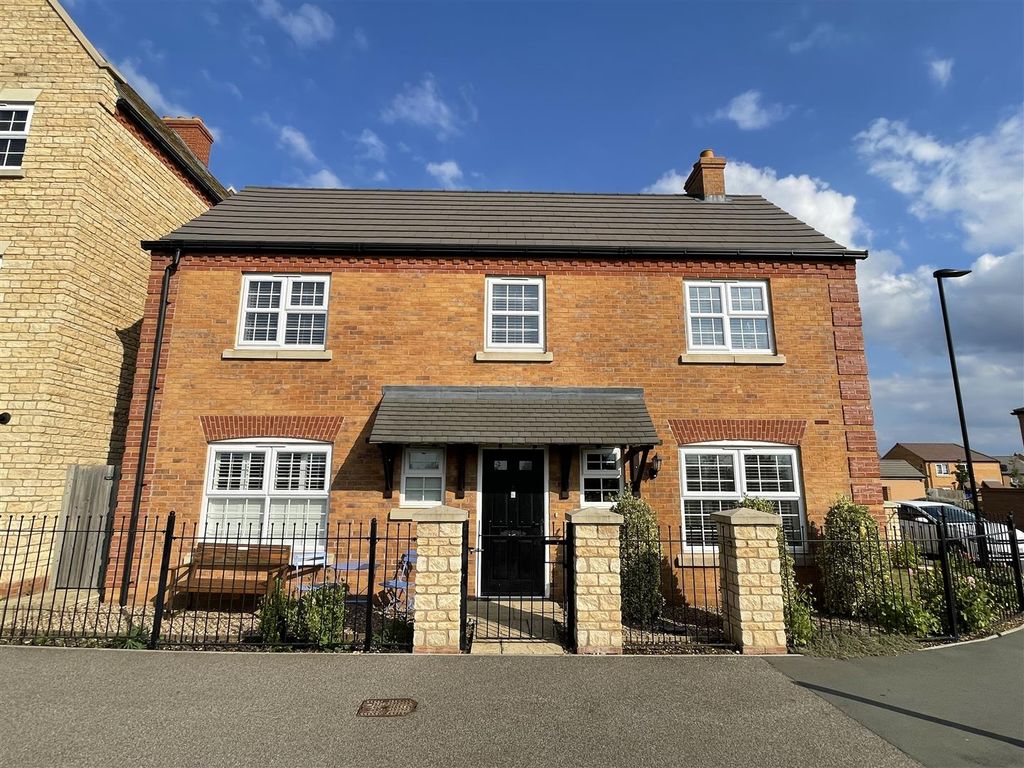4 bed detached house for sale in Langton Walk, Stamford PE9, £585,000