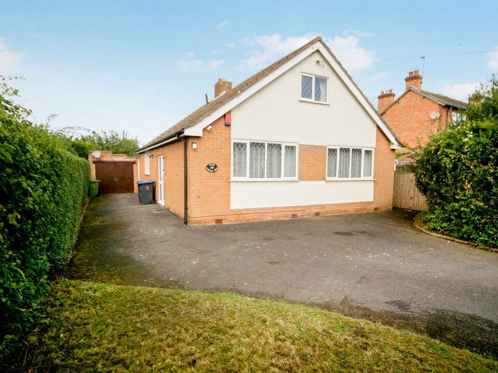 3 bed detached bungalow for sale in The Green, Long Lawford, Rugby CV23, £365,000