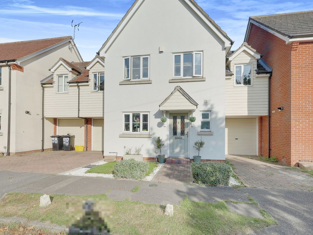 4 bed terraced house for sale in Bilton Road, Benfleet SS7, £450,000