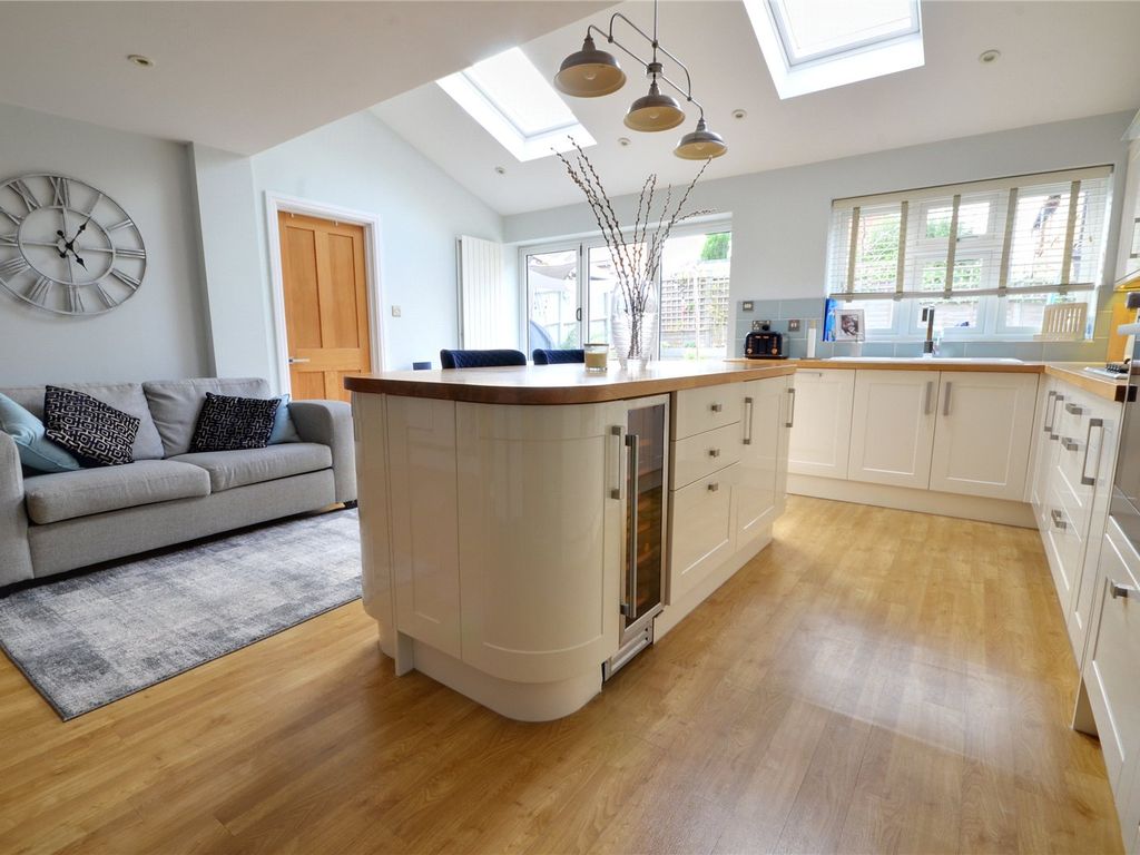 3 bed detached house for sale in East Grinstead, West Sussex RH19, £570,000