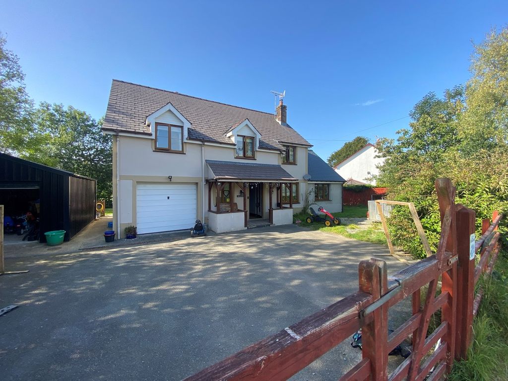 5 bed detached house for sale in Bro Clywedog, Llanfair Clydogau, Lampeter SA48, £335,000