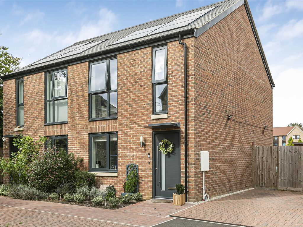 2 bed semi-detached house for sale in Plymouth Close, Cambridge CB3, £475,000