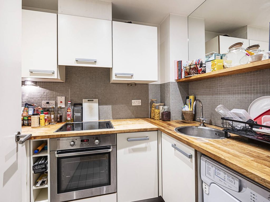 1 bed flat for sale in Plumbers Row, Aldgate, London E1, £350,000