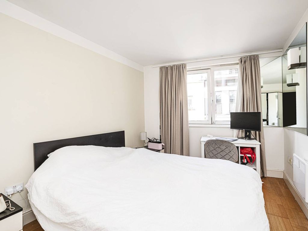 1 bed flat for sale in Plumbers Row, Aldgate, London E1, £350,000