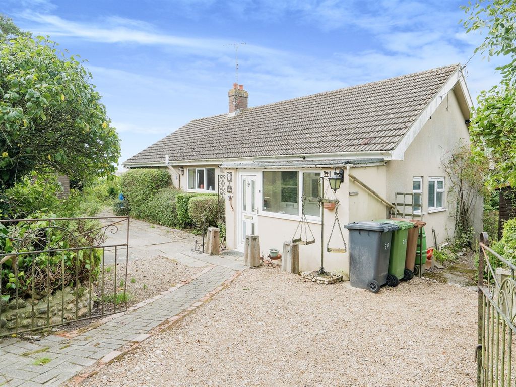 3 bed detached bungalow for sale in Valley Lane, Holt NR25, £475,000