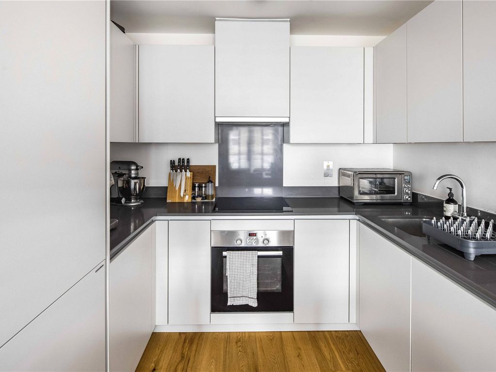 2 bed flat for sale in Dalston Lane, Hackney, London E8, £550,000