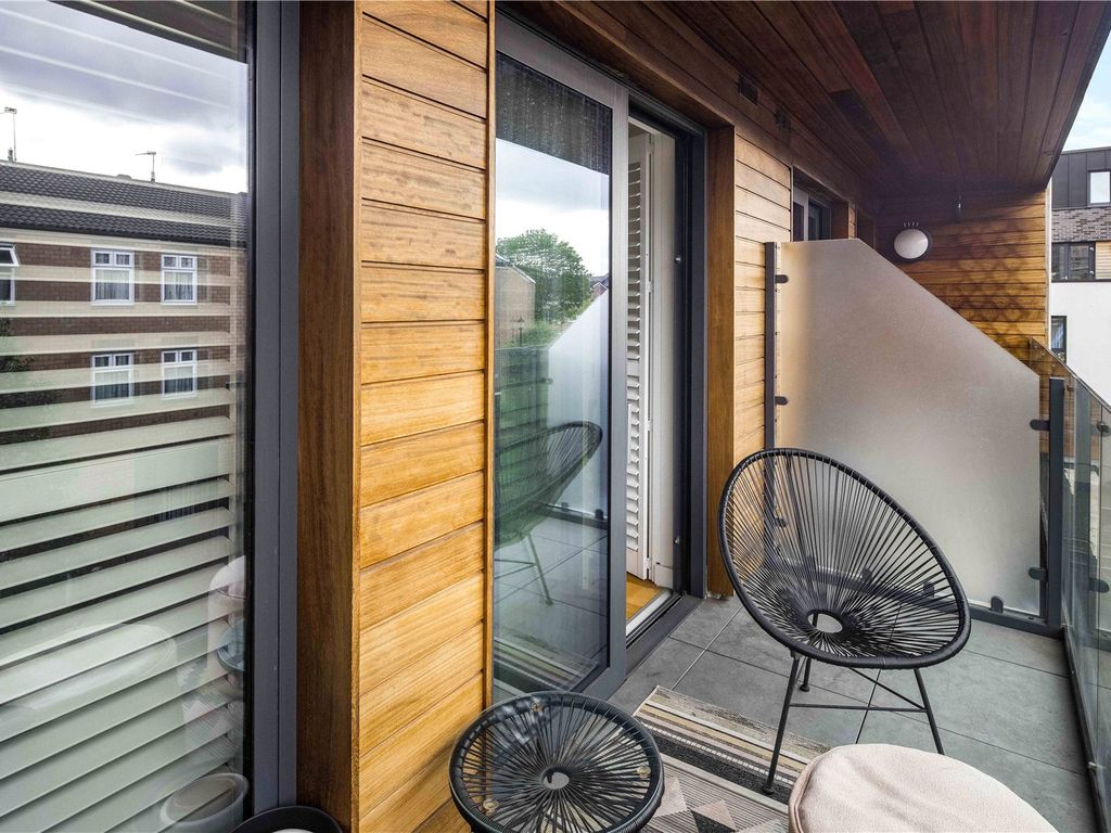 2 bed flat for sale in Dalston Lane, Hackney, London E8, £550,000