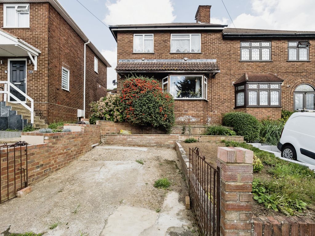 3 bed semi-detached house for sale in Boxmoor Road, Romford RM5, £400,000