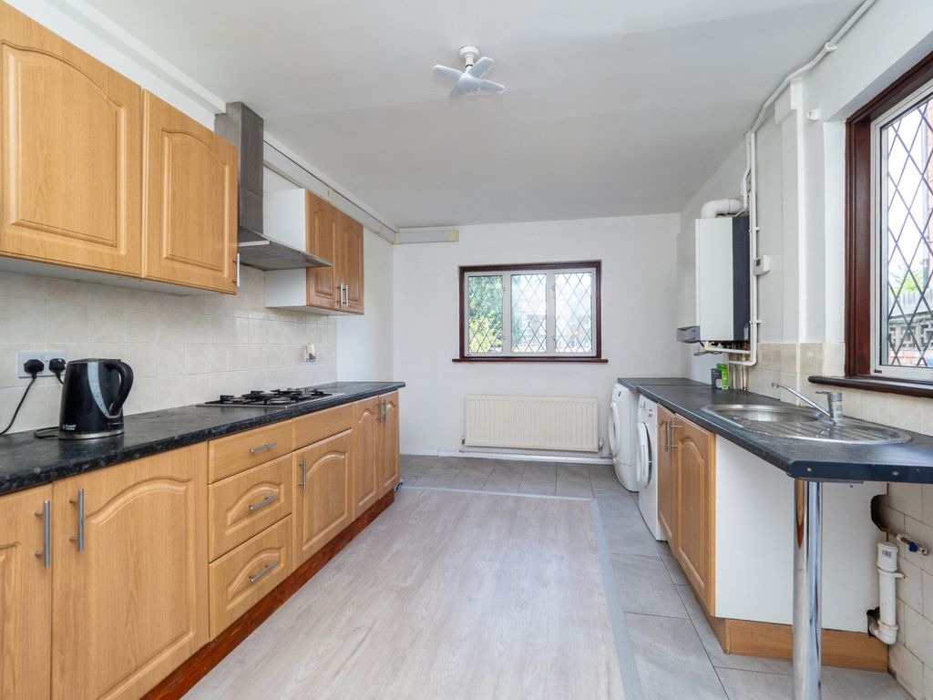 3 bed semi-detached house to rent in Park Road, Wallington SM6, £2,150 pcm