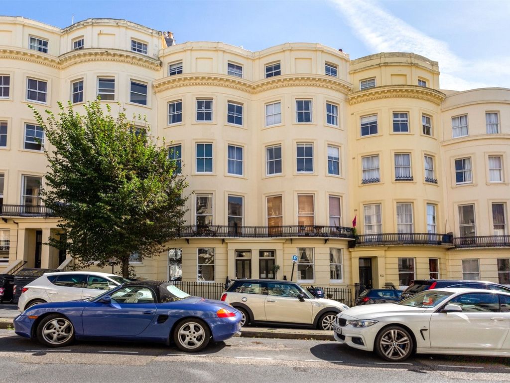 1 bed flat for sale in Brunswick Place, Hove BN3, £400,000