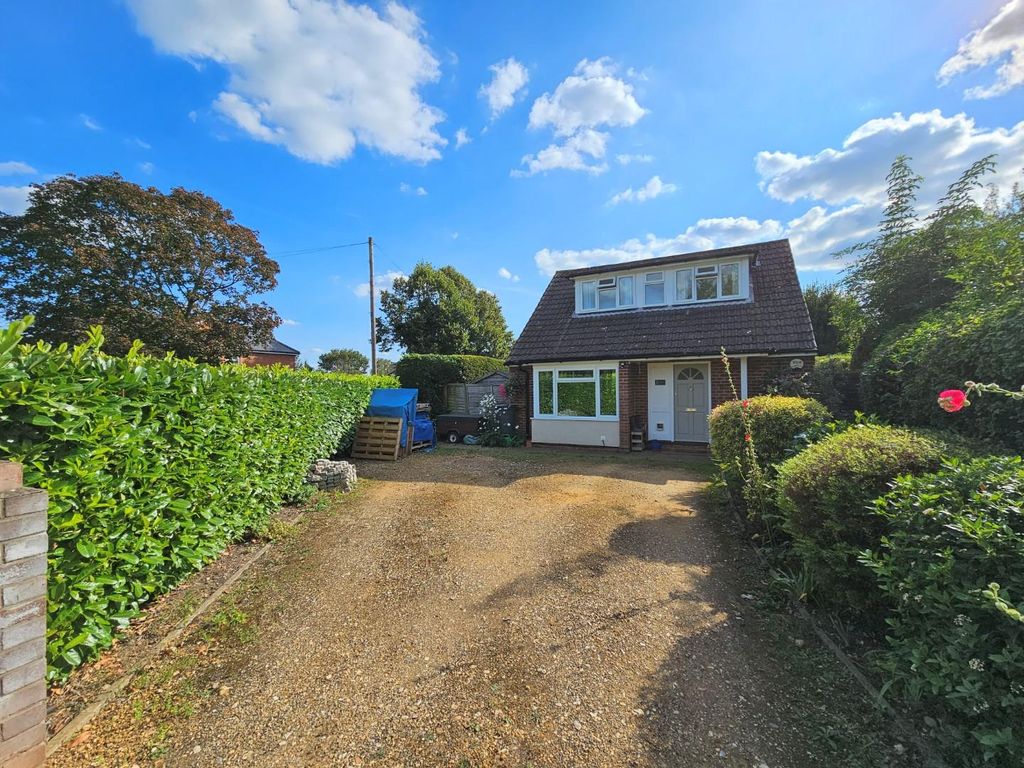 3 bed property for sale in Leyland Gardens, Shinfield, Reading RG2, £510,000