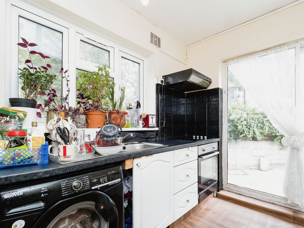 3 bed semi-detached house for sale in Egham Road, London E13, £425,000