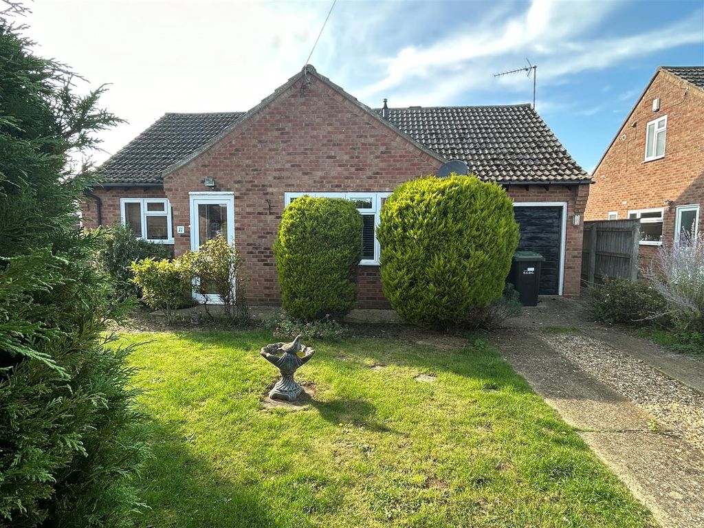 2 bed detached bungalow for sale in James Essex Drive, Ely CB6, £340,000