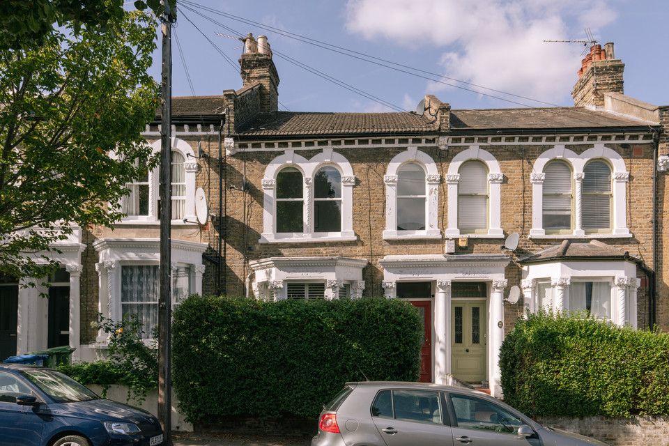 1 bed flat for sale in Crofton Road, Camberwell SE5, £535,000