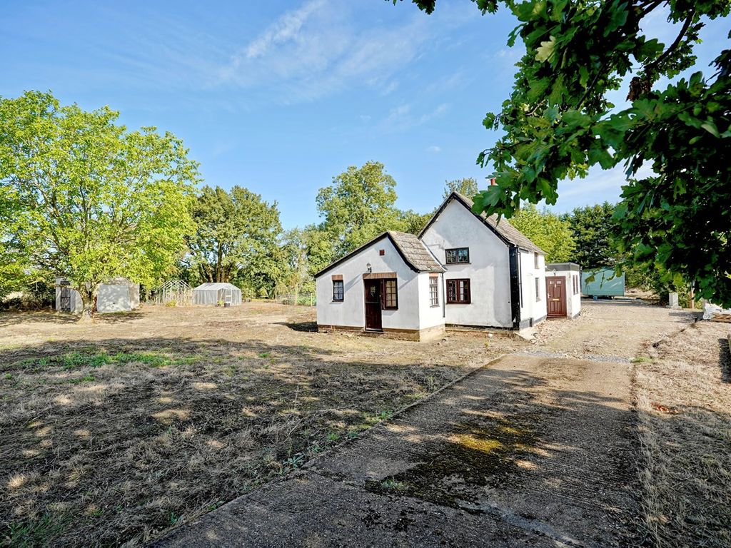3 bed detached house for sale in Kimbolton Road, Bolnhurst, Bedford MK44, £550,000