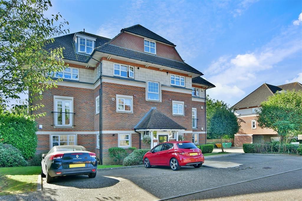 2 bed flat for sale in Admiral Way, Kings Hill, West Malling, Kent ME19, £350,000