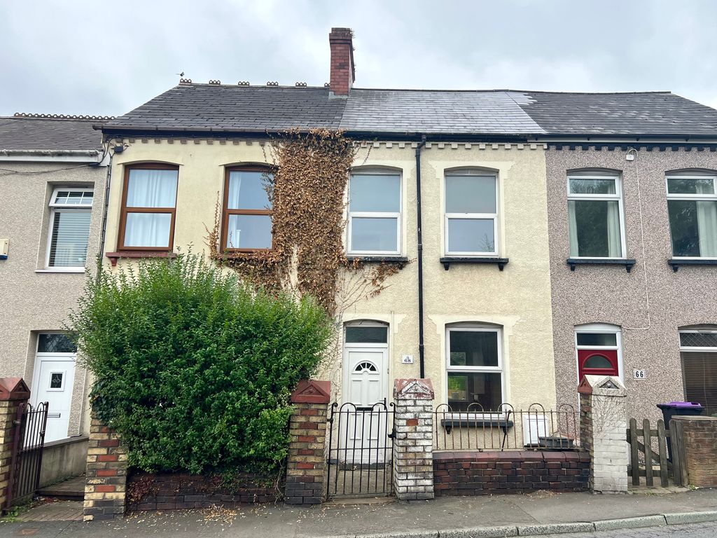 2 bed terraced house to rent in South Street, Sebastpool, Pontypool NP4, £900 pcm