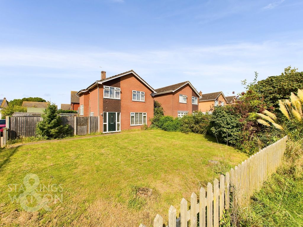 4 bed detached house for sale in Shotesham Road, Poringland, Norwich NR14, £375,000