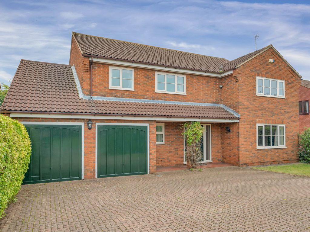 4 bed detached house for sale in Barrowby Gate, Grantham NG31, £475,000
