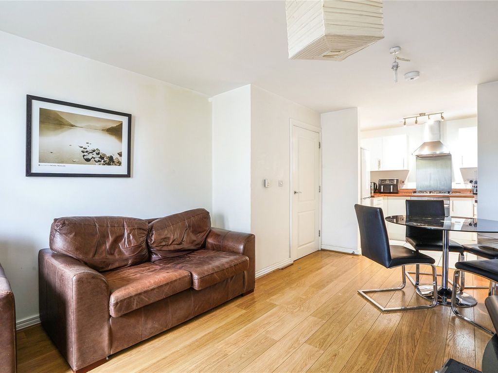 1 bed flat for sale in Annabel Close, London E14, £312,500