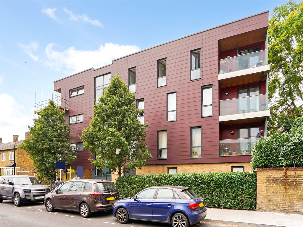 1 bed flat for sale in Annabel Close, London E14, £312,500