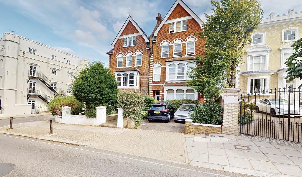 1 bed flat for sale in Richmond Hill, Richmond TW10, £400,000