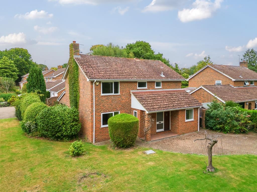 3 bed detached house for sale in Englefield Green, Surrey TW20, £950,000
