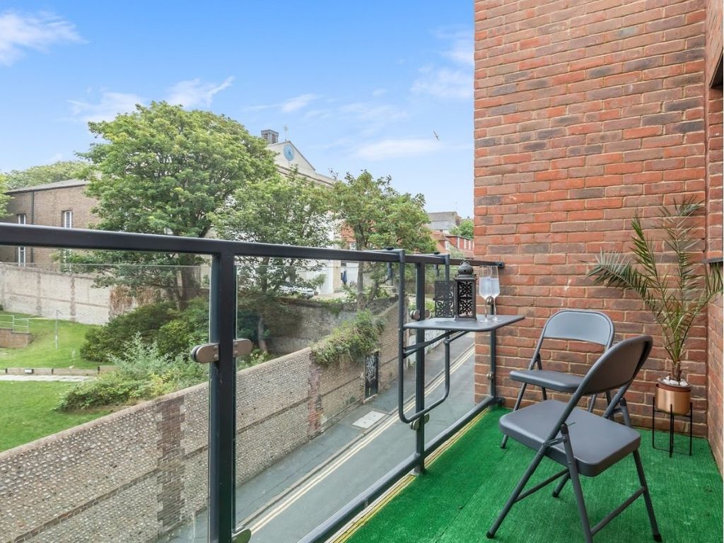 3 bed flat for sale in Kemptown House, Carlton Hill, Brighton BN2, £450,000