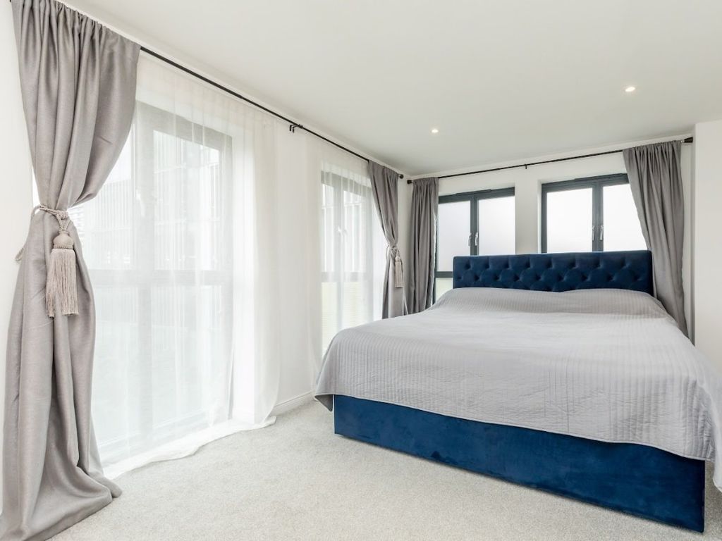 3 bed flat for sale in Kemptown House, Carlton Hill, Brighton BN2, £450,000